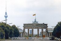 Am Brandenburger Tor in Berlin (September 1987)