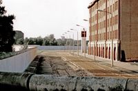 An der Berliner Mauer -Blick von Stresemannstrasse in Richtung Potsdamer Platz im September 1987