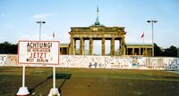 Am Brandenburger Tor in Berlin (September 1987)