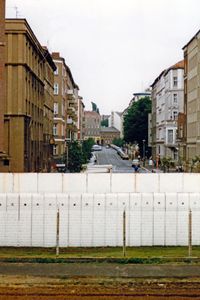 Berlin im September 1987 - Blick von Bernauer Strasse in die Wolliner Straße