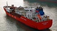 LNG-Tanker CORAL METHANE (IMO: 9404584) hat Treibstoff an AIDAnova abgegeben und verlässt das Kreuzfahrtschiff - Barcelona, 1.11.2019