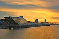 Beim Cruise Center Altona in Hamburg bei Sonnenaufgang am 07.09.2022
