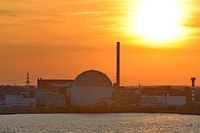 Kernkraftwerk Stade im Licht der untergehenden Sonne 02.09.2022