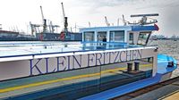 KLEIN FRITZCHEN im Hafen von Hamburg