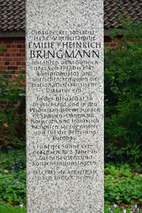 Gedenkstein für Familie Bringmann auf dem Vorwerker Friedhof in Lübeck am 02.10.2023