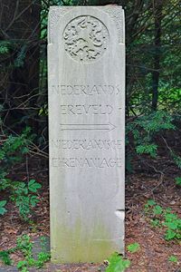 Niederländisches Ehrenfeld bzw. Niederländische Ehrenanlage auf dem Vorwerker Friedhof in Lübeck am 02.10.2023