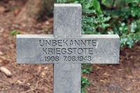 Unbekannte Kriegstote 1943 - Kreuz auf dem Vorwerker Friedhof Lübeck 01.10.2023