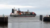 JAN Container Ship, IMO 9477335, am Abend des 16.10.2023 vor Cuxhaven