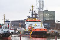 NEUWERK Pollution Control Vessel, IMO 9143984, am Abend des 16.10.2023 in Cuxhaven