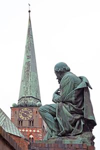 Denkmal für Emanuel Geibel in Lübeck unweit Koberg bzw. Kartoffelkeller 06.03.2024