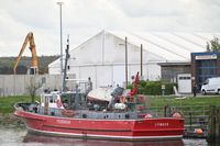 Feuerlöschboot SENATOR EMIL PETERS am 15.04.2024 in Lübeck-Schlutup