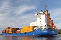 SOLONG, Container Ship, IMO 9322554, am 16.08.2019 auf der Trave bei Lübeck-Travemünde