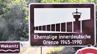 Schild an der Autobahn A 20 in Höhe der ehemaligen innerdeutschen Grenze bei der Wakenitz (07.05.2024)