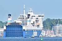 FINNSWAN ex NORDLINK (Finnlines, IMO 9336256) am 18.05.2024 auslaufend Lübeck-Travemünde