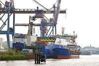 MERSEY, Oil Products Tanker, IMO 9170420, am 01.06.2024 längsseits CORONA SEA. Seelandkai Lübeck