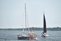 SAR-Boot ERICH KOSCHUBS am 01.06.2024 in der Ostsee vor Lübeck-Travemünde. Hilfeleistung für ein Segelboot