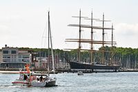 SAR-Boot ERICH KOSCHUBS am 01.06.2024 in der Ostsee vor Lübeck-Travemünde. Hilfeleistung für ein Segelboot