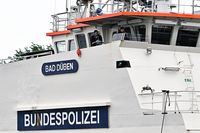 Bundespolizei-Schiff BP 83 BAD DÜBEN am 06.06.2024 einfahrend in Schleuse Kiel-Holtenau