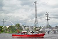 Feuerlöschboot SENATOR EMIL PETERS am 13.07.2024 auf der Trave unweit Feuerwache 4 Lübeck-Schlutup