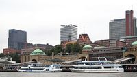 HANSEATIC (ENI 05801450) und ELBKRISTALL von der Rainer Abicht Elbreederei am 19.09.2024 im Hafen von Hamburg