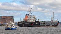 Polizeiboot STÖR und Tankschiff ANNIKA am 02.10.2024 in der Kieler Förde