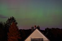 Polarlichter am Abend des 10.10.2024. Blick von Beethovenstr. Stockelsdorf in Richtung Bad Schwartau