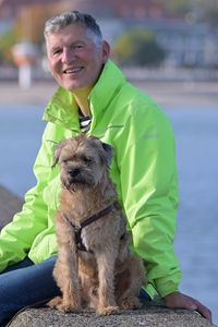 Oliver Meiske mit seinem Hund, der als 