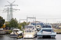 SeaCat 125 (rechts im Bild) am 23.10.2024 in Lübeck-Herrenwyk