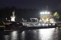 Tankschiff FOX LUNA am Abend des 31.10.2024 in Lübeck-Travemünde