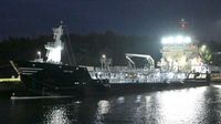 Tankschiff FOX LUNA am Abend des 31.10.2024 in Lübeck-Travemünde