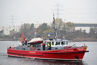 Feuerlöschboot SENATOR EMIL PETERS am 09.11.2024 bei Lübeck-Schlutup