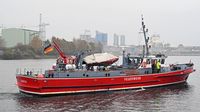 Feuerlöschboot SENATOR EMIL PETERS am 09.11.2024 bei Lübeck-Schlutup