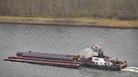 Schubschiff LUBA mit Ponton TR XI am 27.11.2024 in der Trave bei Lübeck-Travemünde