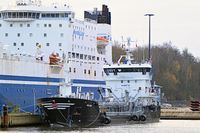 FOX LUNA und FINNPARTNER (Finnlines) am 05.12.2024 in Lübeck-Travemünde