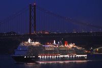 Lissabon 12.12.2024. Das Kreuzfahrtschiff QUEEN ANNE läuft ein