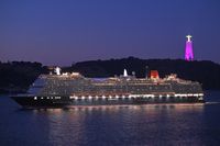 Lissabon 12.12.2024. Das Kreuzfahrtschiff QUEEN ANNE läuft ein