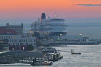 Lissabon 12.12.2024. Das Kreuzfahrtschiff QUEEN ANNE läuft ein