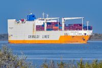 GRANDE AMBURGO, Ro-Ro/Container,IMO 9246607, Baujahr 2003, 1321 TEU, 214 × 32.3m, Oktober 2017 querab Krautsand