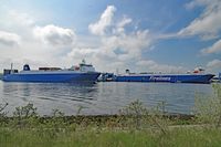FINNTIDE (Finnlines, IMO 9468920) und JUTLANDIA SEA am 15.05.2021 in Lübeck-Travemünde