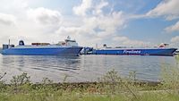 JUTLANDIA SEA (IMO 9395355) und FINNTIDE (IMO 9468920, Finnlines) am 15.5.2021 im Hafen von Lübeck-Travemünde
