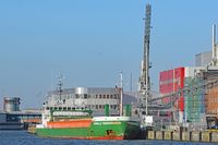 PERNILLE (General Cargo Ship, IMO 9434163) am 19.03.2022 im Hafen von Lübeck. Das rund 82 Meter lange Schiff hat Hafer aus Schottland mitgebracht