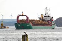 Frachtschiff ST.PAULI (IMO 8214358) am 26.03.2021 im Hafen von Lübeck-Travemünde. Es kommt vom Konstinkai Lübeck und fährt hinaus auf die Ostsee