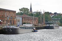 Gütermotorschiff (GMS) WELS (ENI 02313771) und GMS LOBENSTEIN am 29.07.2017 in Lübeck