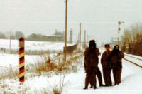 Angehörige der DDR-Grenztruppen bei der Bahnlinie Lübeck-Herrnburg im Winter 1983/1984