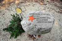 Stein am Kolonnenweg in der Palinger Heide zum Gedenken an Anna-Lena, welche hier am 07.07.2013 ermordet wurde