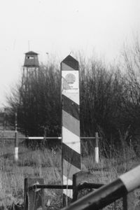 DDR-Grenzsäule bei der Abschrankung Lübeck-Eichholz im Jahr 1968 - Foto: Rainer Andresen