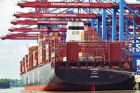 Containerschiff AL DHAIL (IMO 9732307) am 26.05.2020 im Hafen von Hamburg