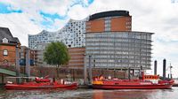 Feuerlöschboote OBERSPRITZENMEISTER REPSOLD und FEUERWEHR IV am 27.05.2019 in Hamburg