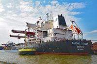 SARONIC TRADER (IMO 9453535) am 3.9.2018 im Hafen von Hamburg. Längsseits liegt das Tankmotorschiff BLANKENRODE