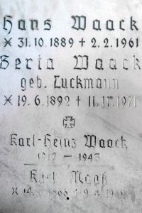 Stein auf dem Vorwerker Friedhof in Lübeck